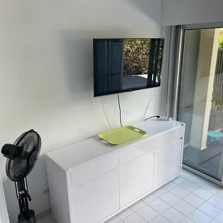 Rez De Chaussee Avec Terrasse, Proche Plage, Parking - Fr-1-749-93 Agde